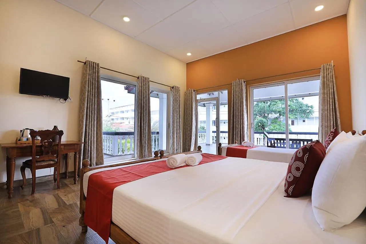 D Plus Resort نيجومبو بيت ضيافة
