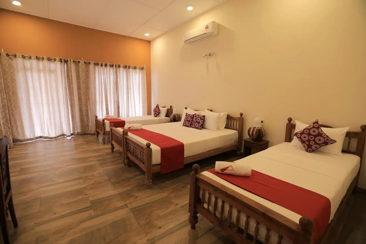 D Plus Resort نيجومبو بيت ضيافة
